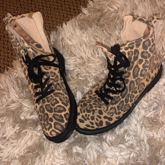 Steve Madden cheetah combat boots - Picture 4 of 5